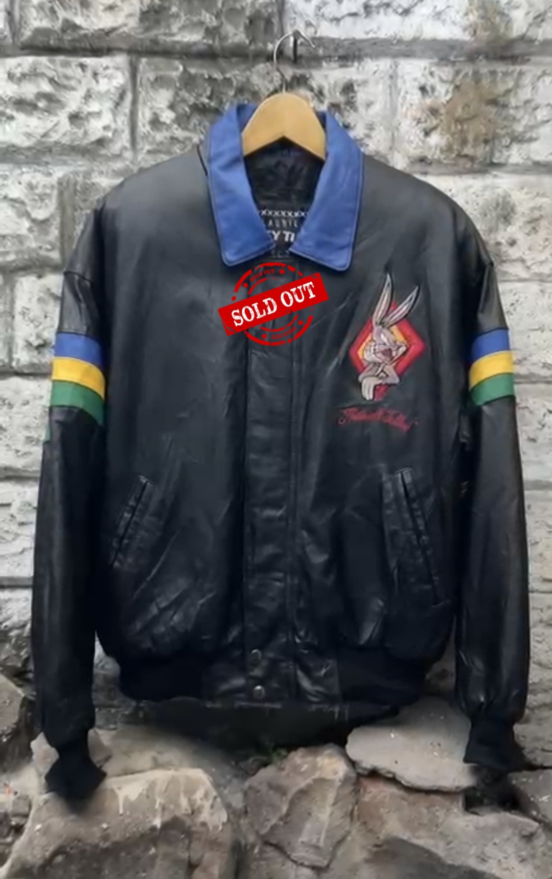 LOONEY TUNES LEATER JACKET VINTAGE 90s / L / XL - Thumbnail Video